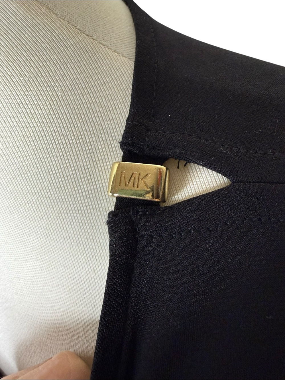 Michael Michael Kors 1X Black Smocked Hem Blouson Top Gold Logo Shoulder Detail - Picture 3 of 10